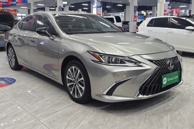 Used Lexus ES 2021 200 Excellence Edition Front Right 45 Deg