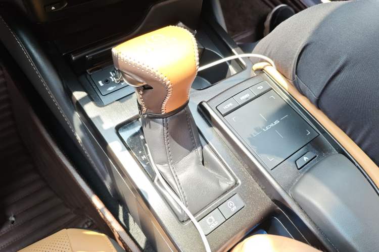 Used Lexus ES 2021 200 Excellence Edition Gear Lever