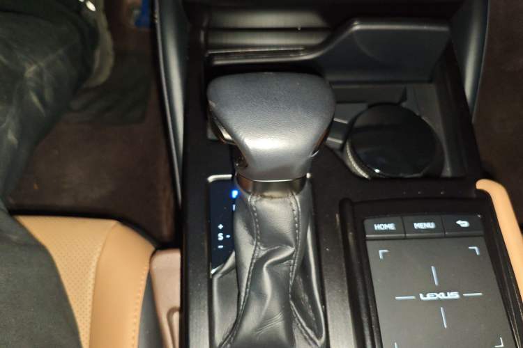 Used Lexus ES 2021 300h Deluxe Edition Gear Lever