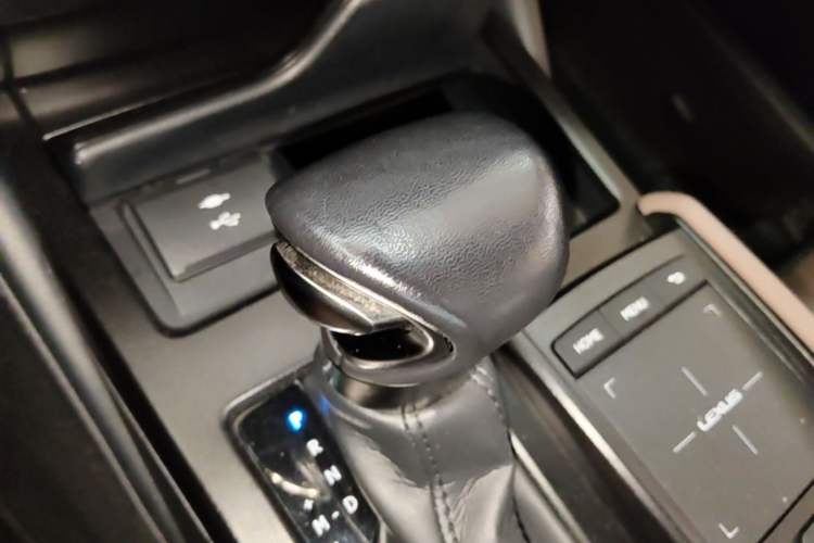 Used Lexus ES 2021 200 Excellence Edition Gear Lever