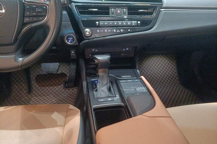 Used Lexus ES 2021 300h Excellence Edition Gear Lever
