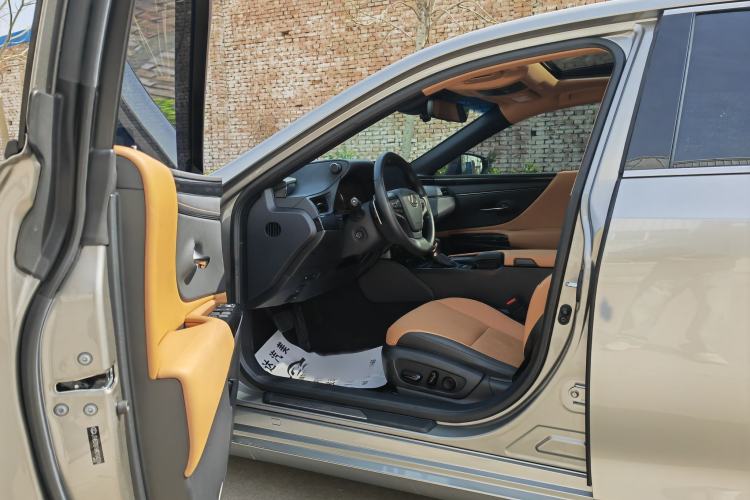Used Lexus ES 2021 200 Excellence Edition Interior 3