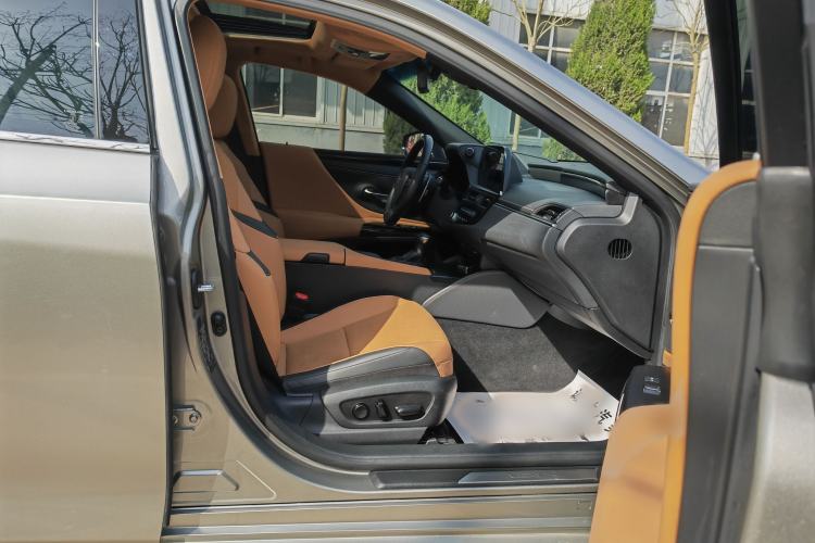 Used Lexus ES 2021 200 Excellence Edition Interior 5