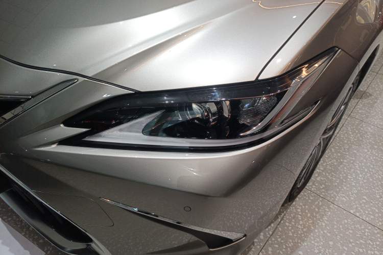 Used Lexus ES 2021 300h Excellence Edition Left Front Headlight