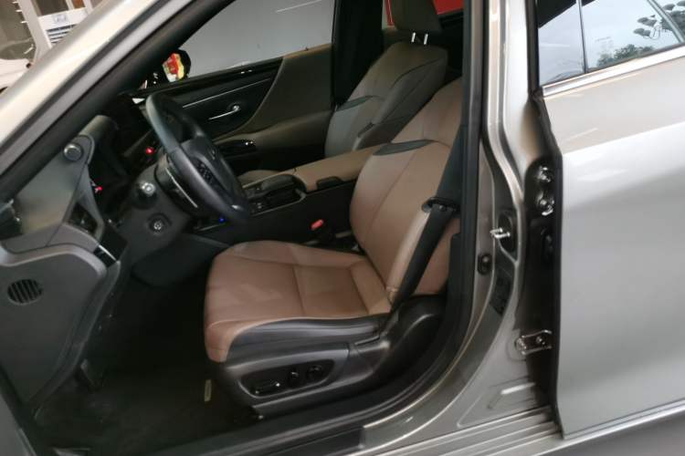 Used Lexus ES 2021 200 Excellence Edition Left Front Seat
