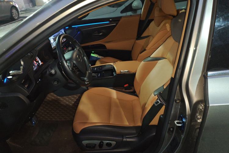 Used Lexus ES 2021 300h Deluxe Edition Left Front Seat