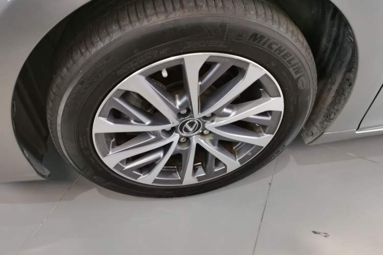 Used Lexus ES 2021 200 Excellence Edition Left Front Wheel Hub