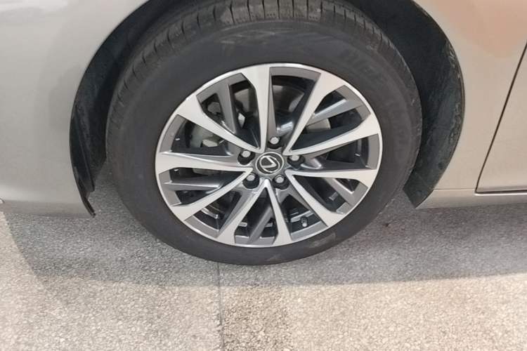 Used Lexus ES 2021 200 Excellence Edition Left Front Wheel Hub