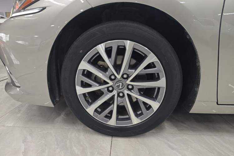 Used Lexus ES 2021 200 Excellence Edition Left Front Wheel Hub