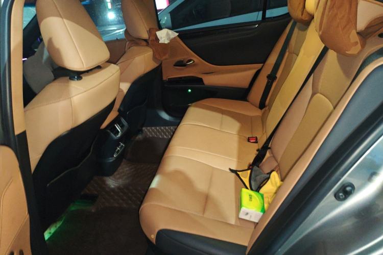 Used Lexus ES 2021 300h Deluxe Edition Left Rear Seat