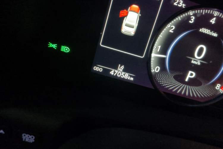 Used Lexus ES 2021 260 Excellence Edition Odometer Close Up