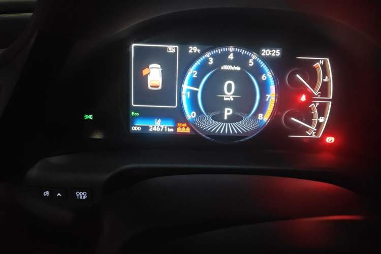 Used Lexus ES 2021 200 Excellence Edition Odometer Close Up