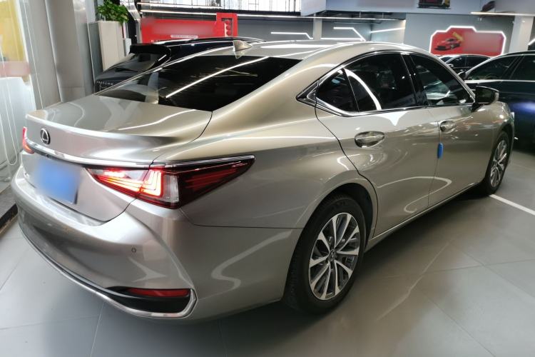 Used Lexus ES 2021 200 Excellence Edition Rear Right 45 Deg