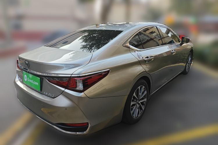 Used Lexus ES 2021 260 Excellence Edition Rear Right 45 Deg