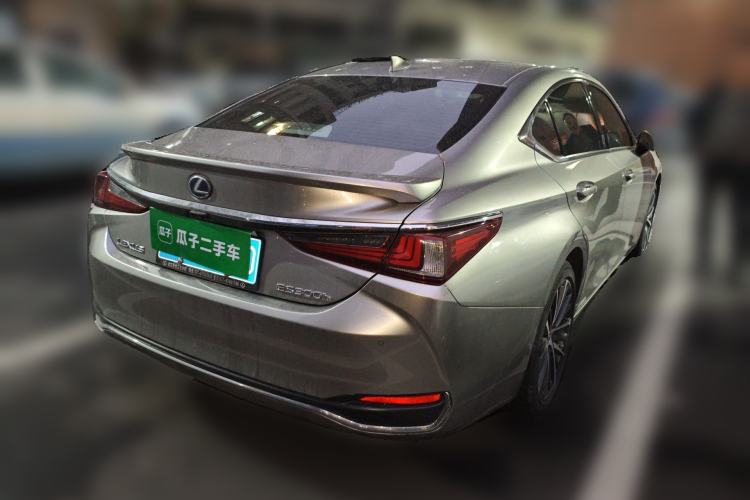 Used Lexus ES 2021 300h Deluxe Edition Rear Right 45 Deg