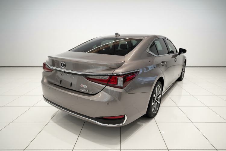 Used Lexus ES 2021 300h Excellence Edition Rear Right 45 Deg