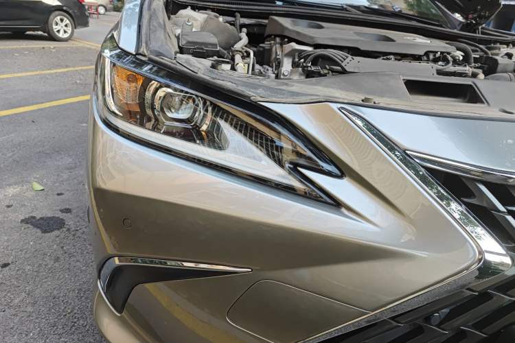 Used Lexus ES 2021 260 Excellence Edition Right Front Headlight