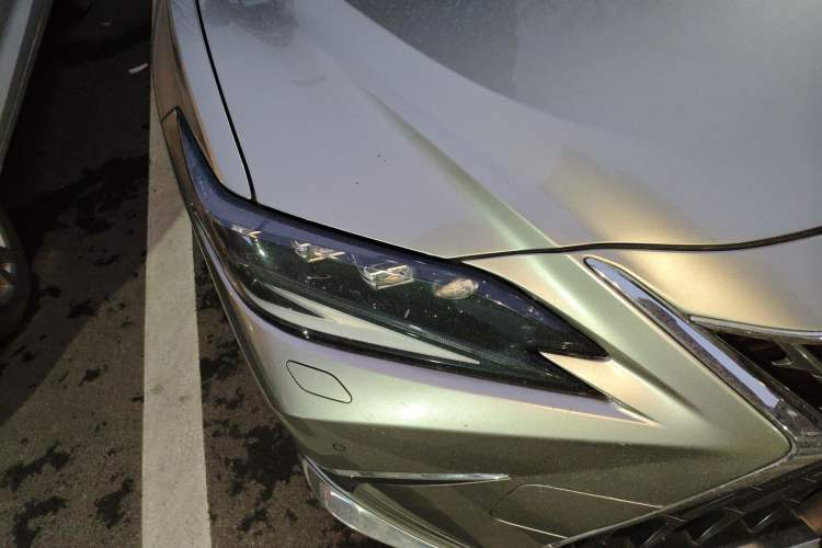 Used Lexus ES 2021 300h Deluxe Edition Right Front Headlight