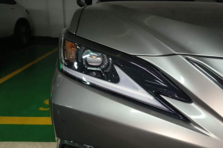 Used Lexus ES 2021 200 Luxury Edition Right Front Headlight