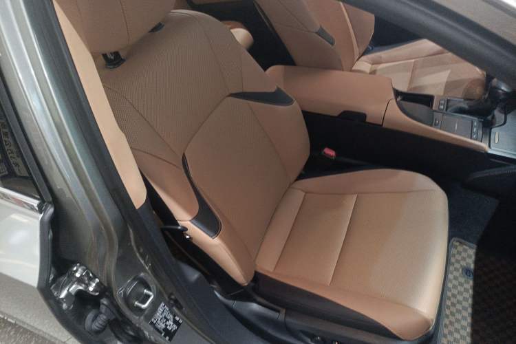 Used Lexus ES 2021 300h Excellence Edition Right Front Seat