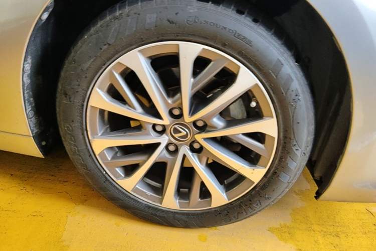 Used Lexus ES 2021 200 Excellence Edition Right Front Wheel Hub