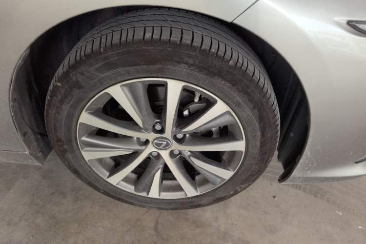 Used Lexus ES 2021 200 Excellence Edition Right Front Wheel Hub
