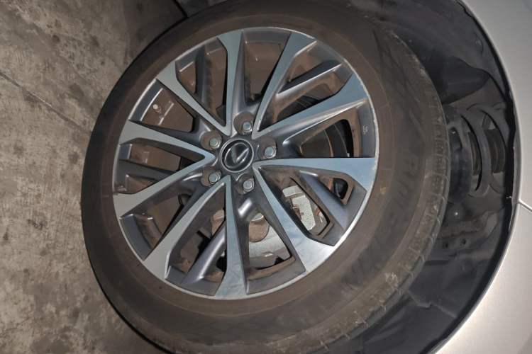 Used Lexus ES 2021 200 Excellence Edition Right Front Wheel Hub