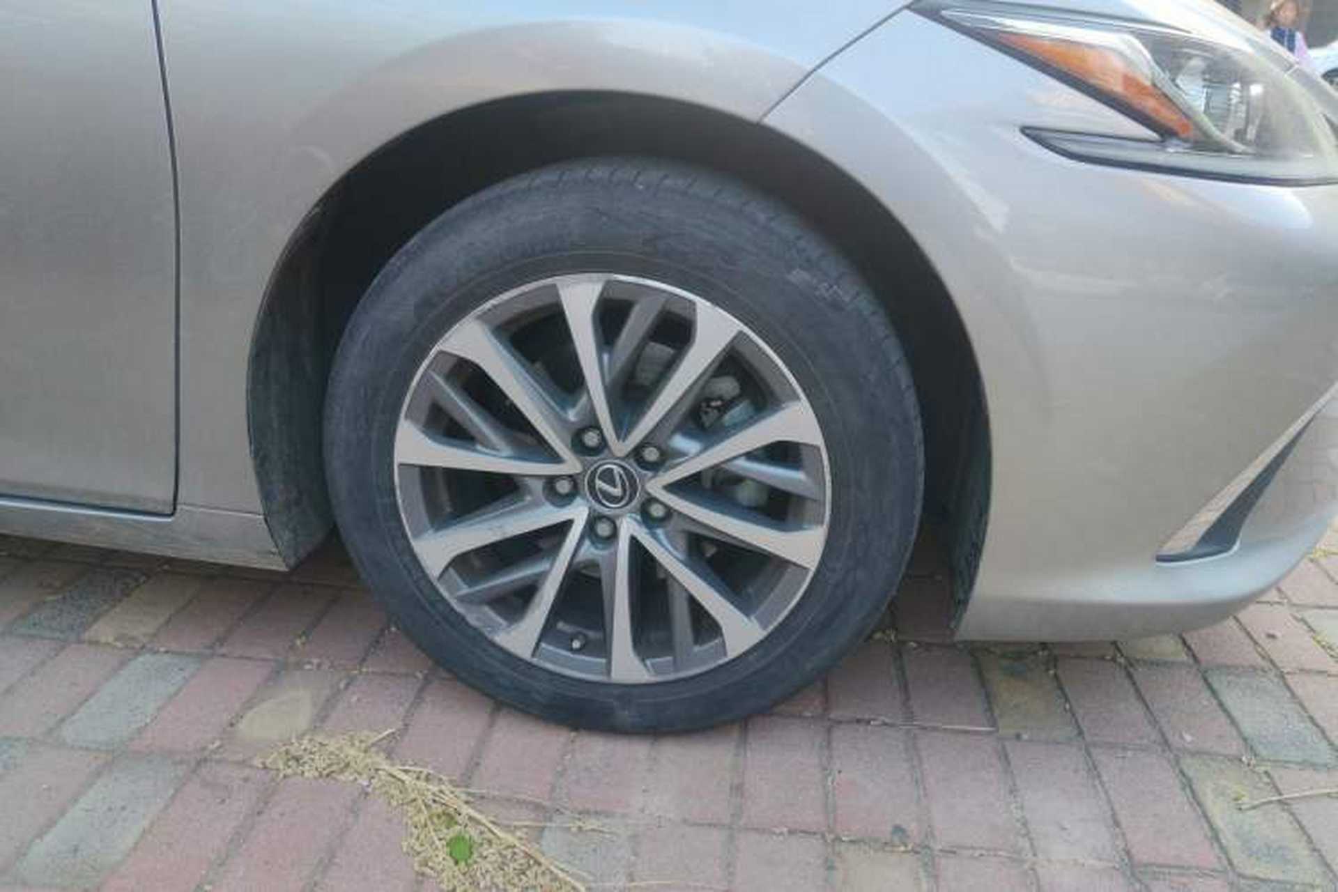 Used Lexus ES 2021 200 Excellence Edition Right Front Wheel Hub