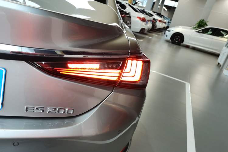 Used Lexus ES 2021 200 Excellence Edition Right Rear Taillight