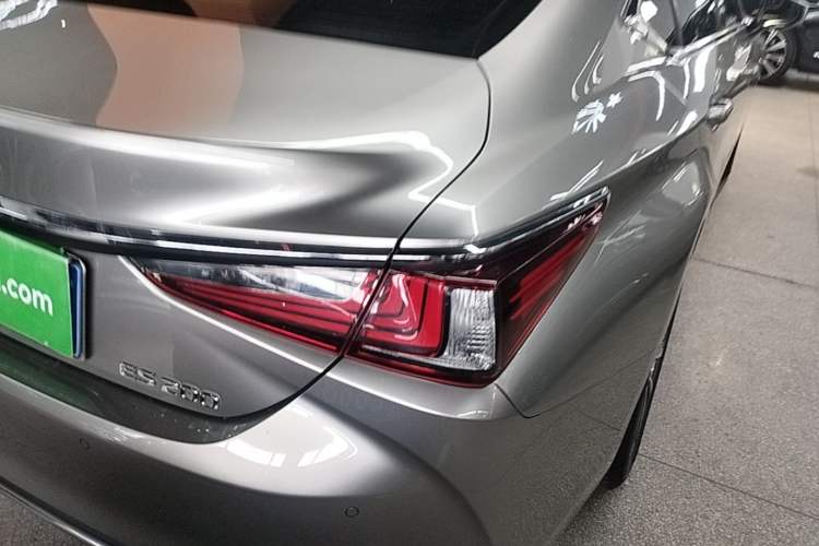 Used Lexus ES 2021 200 Excellence Edition Right Rear Taillight