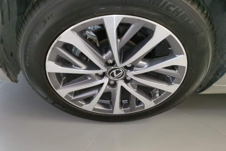Used Lexus ES 2021 200 Excellence Edition Right Rear Wheel Hub