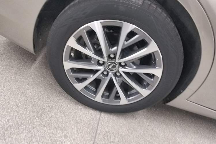 Used Lexus ES 2021 200 Excellence Edition Right Rear Wheel Hub