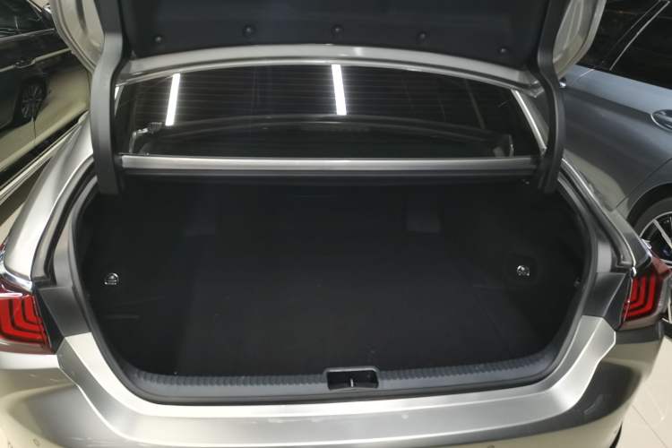 Used Lexus ES 2021 200 Excellence Edition Trunk