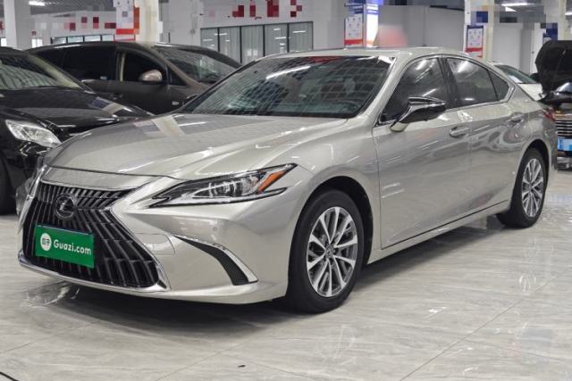 Ojetý Lexus ES 2021 200 Excellence Edition