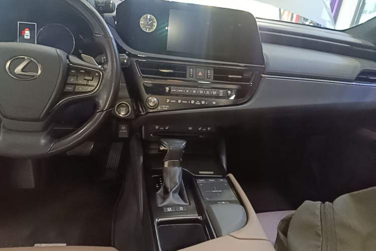 Used Lexus ES 2021 200 Luxury Edition Audio And AC Panel