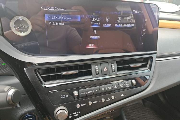 Used Lexus ES 2021 300h Executive Edition Audio And AC Panel