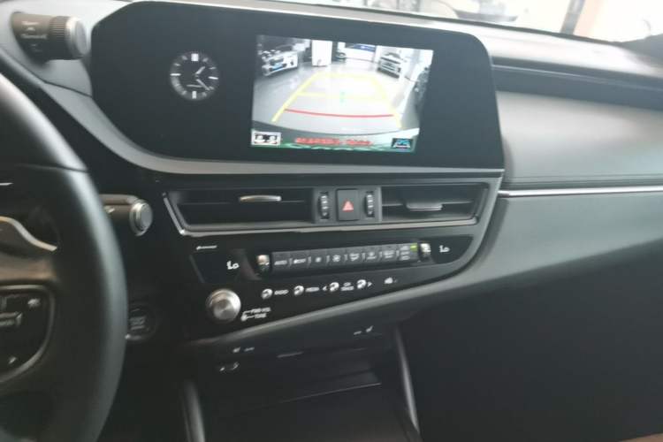 Used Lexus ES 2021 200 Excellence Edition Audio And AC Panel