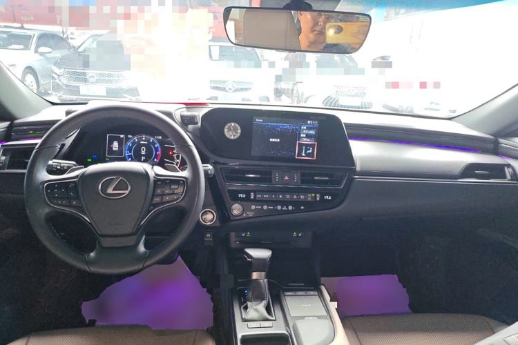 Used Lexus ES 2021 260 Excellence Edition Center Console