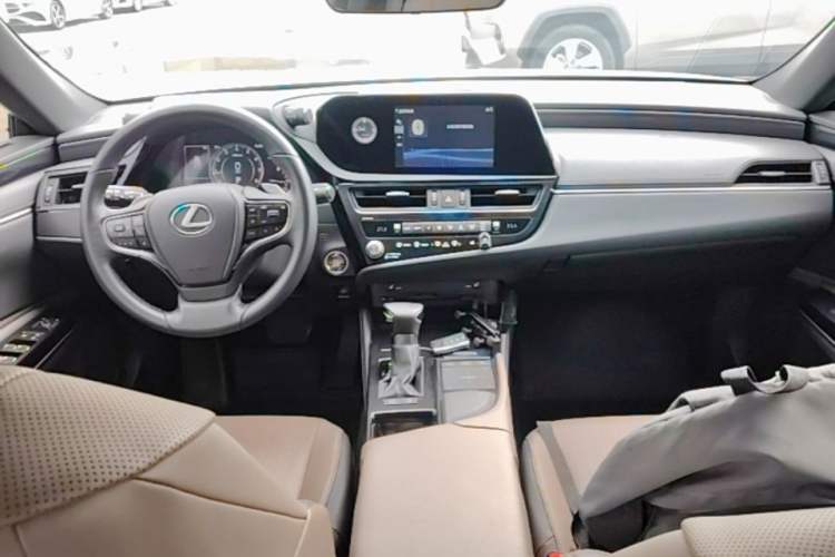 Used Lexus ES 2021 200 Excellence Edition Center Console