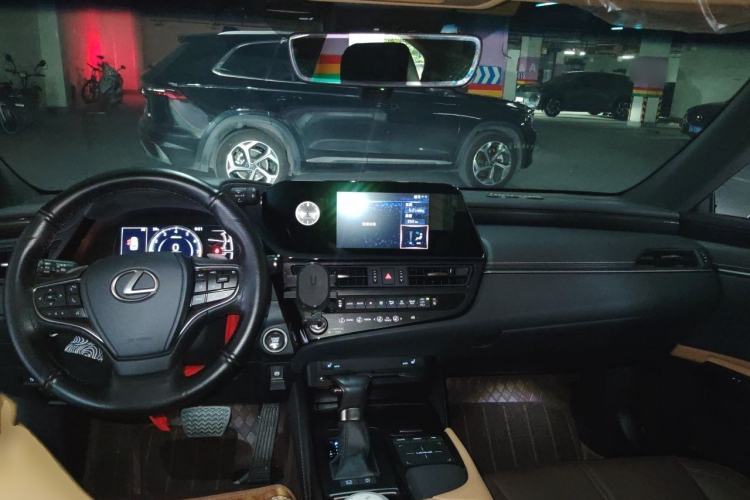 Used Lexus ES 2021 200 Excellence Edition Center Console