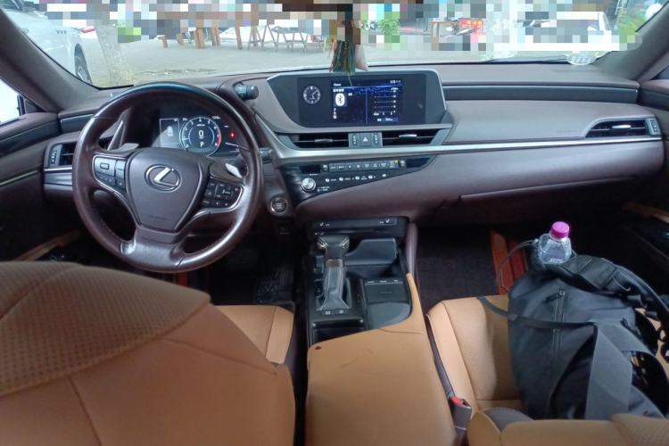 Used Lexus ES 2021 200 Luxury Edition Center Console