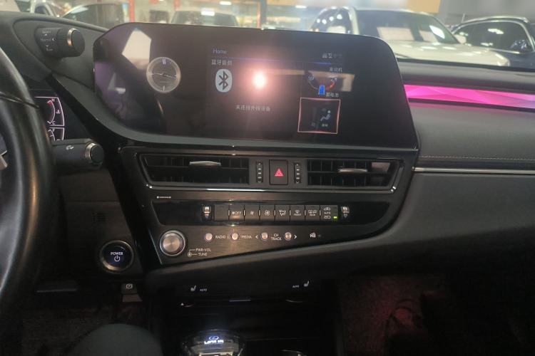 Used Lexus ES 2021 300h Excellence Edition Center Console