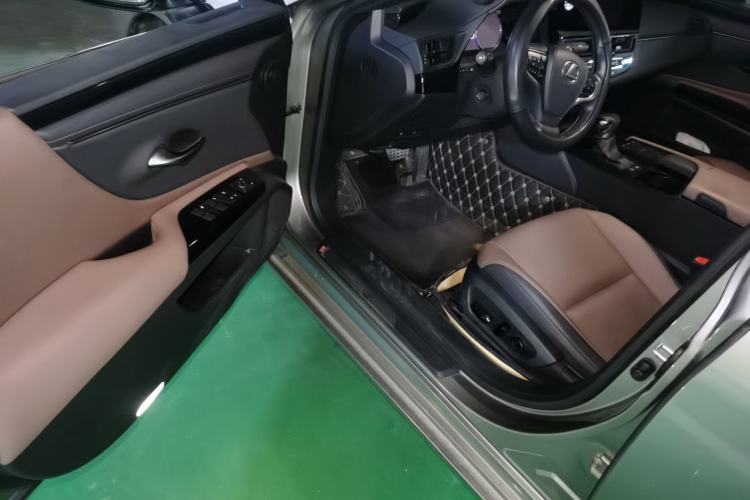 Used Lexus ES 2021 300h Excellence Edition Driver Seat