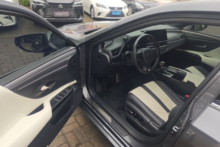 Used Lexus ES 2021 300h F SPORT Driver Seat