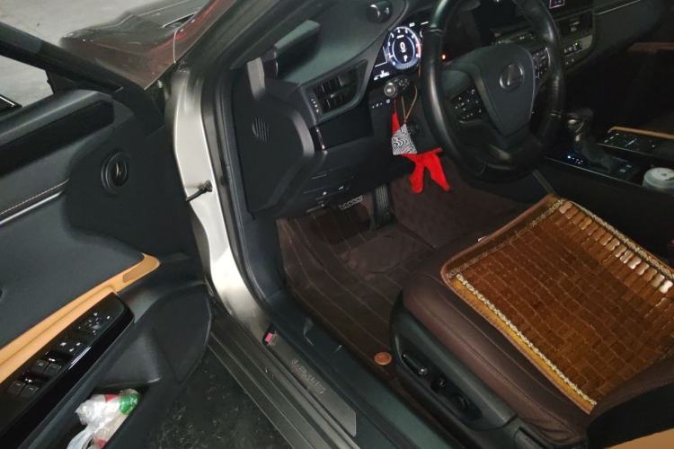 Used Lexus ES 2021 200 Excellence Edition Driver Seat