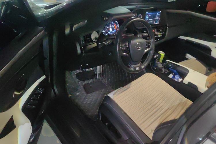 Used Lexus ES 2021 260 F SPORT Driver Seat