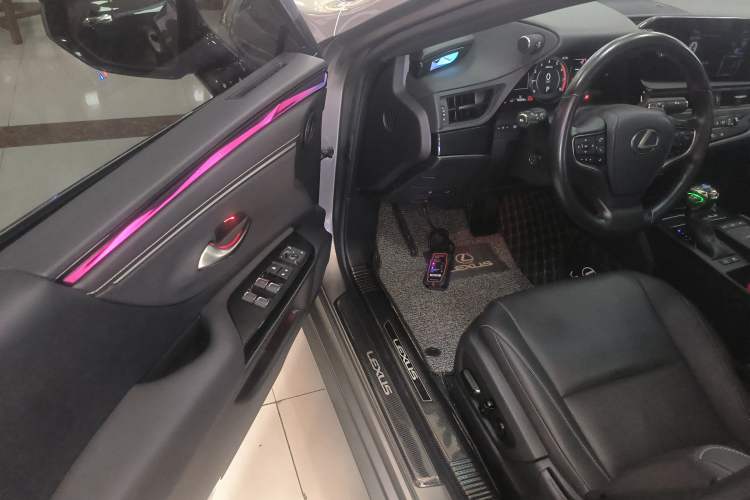 Used Lexus ES 2021 300h Excellence Edition Driver Seat