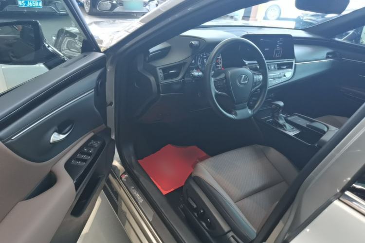 Used Lexus ES 2021 200 Excellence Edition Driver Seat