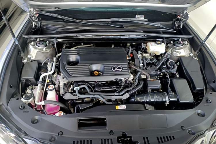 Used Lexus ES 2021 300h Deluxe Edition Engine Bay