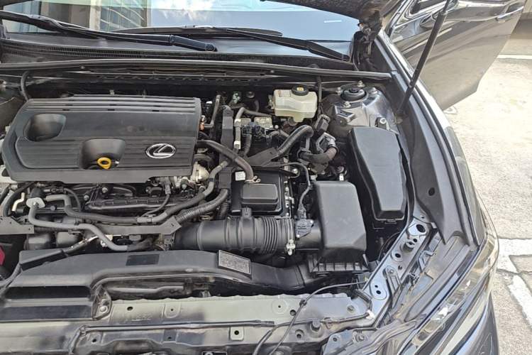 Used Lexus ES 2021 300h Executive Edition Engine Bay Left